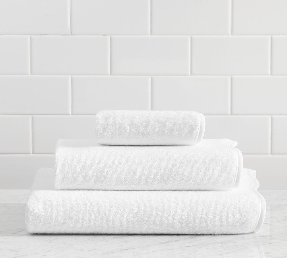 Scallop Bath Towel (white)