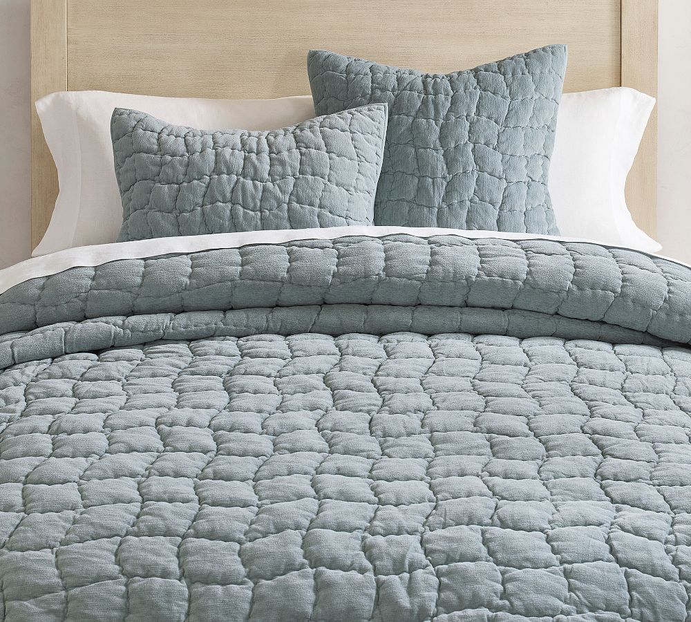 Cozy Cloud Handcrafted Quilt - Chambray, Full/Queen