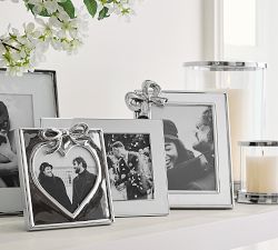 Sweetheart Bow Frame