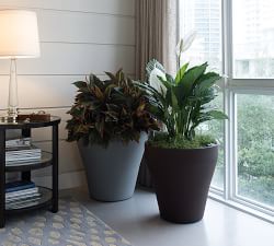 Annika Self-Watering Lightweight Planters