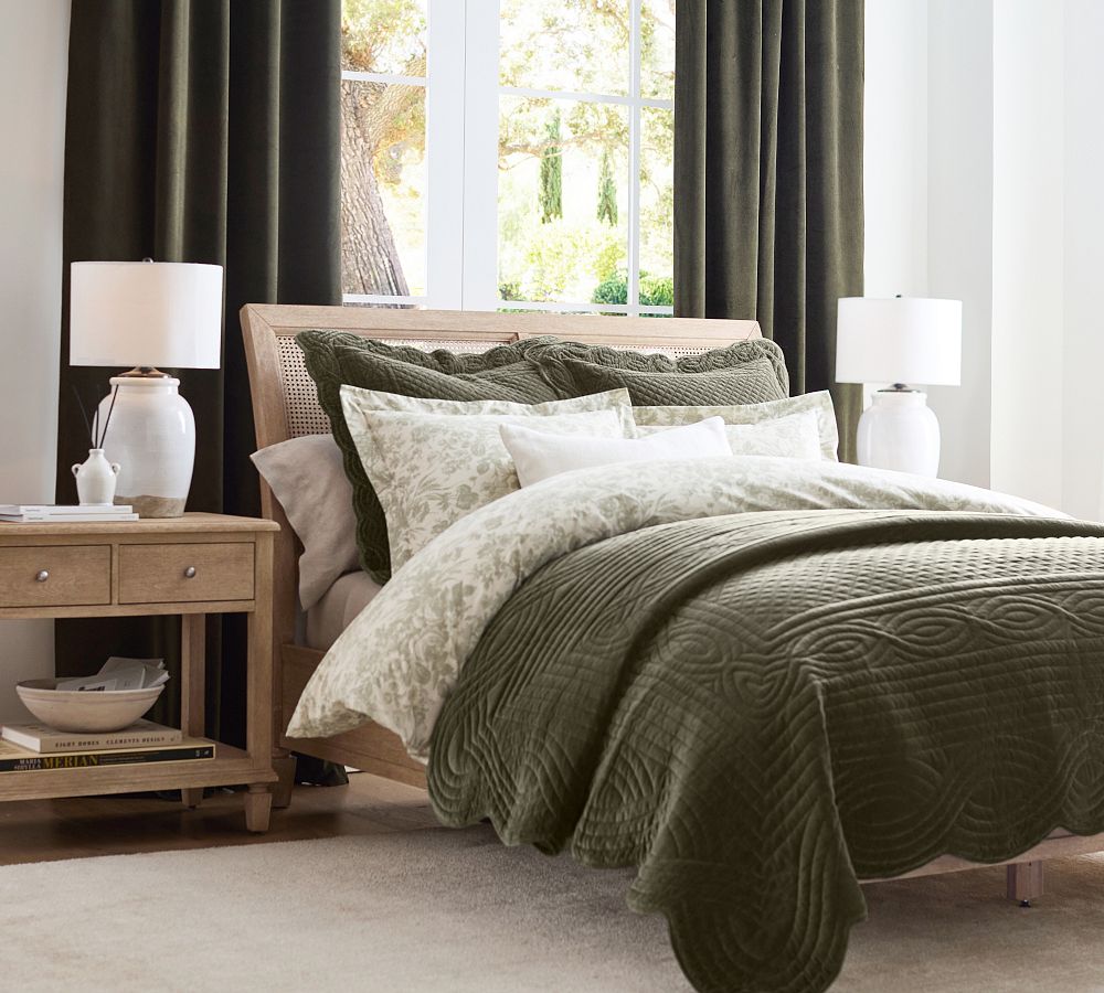 Pottery Barnベッドキルト Velvet Heirloom Quilt | Pottery Barn