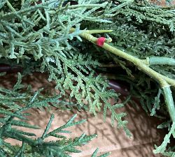 Open Box: Faux Deluxe Cedar Wreath (22")