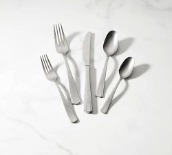 French Perle Scallop 65-Piece Flatware Set