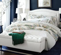 Lorraine Tufted Upholstered Queen Storage Bench