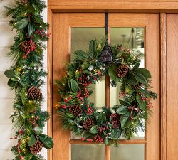 Peanuts™ Wreath Holder