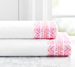 Lilly Pulitzer It's Impawsible Geo Border Towel