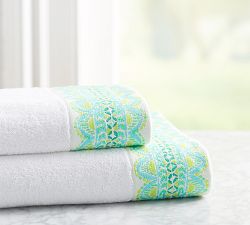 Lilly Pulitzer It's Impawsible Geo Border Towel