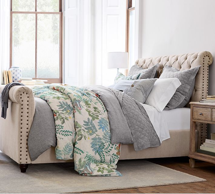 Chesterfield Tufted Upholstered Bed with Footboard | Pottery Barn Chesterfield Tufted Upholstered Bed with Footboard | Pottery Barn