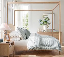 Winslet Canopy Bed