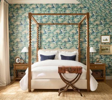 Chris Loves Julia Bedroom