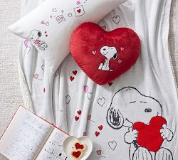 Peanuts Snoopy™ Hearts Jacquard Knit Throw