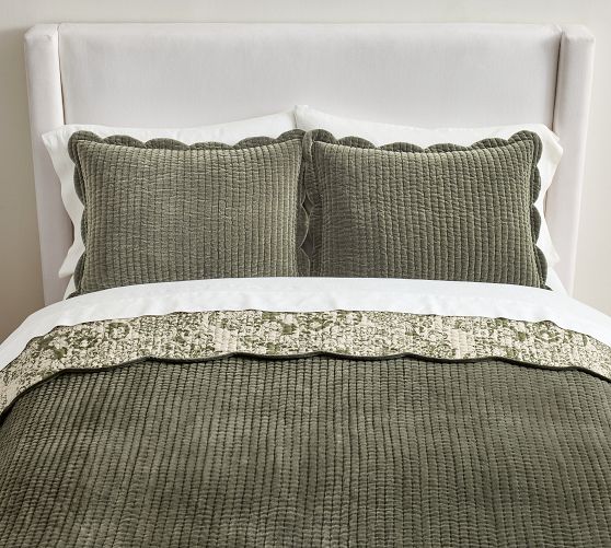 Velvet Scalloped Edge Reversible Quilt