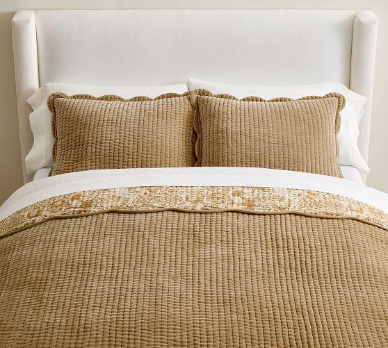 Velvet Scalloped Edge Reversible Quilt