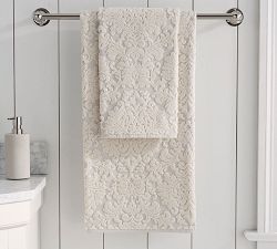 Jacquard Medallion Aerospin™ Quick-Dry Sculpted Bath Towel