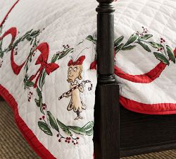 The Grinch™ Wreaths Heritage Quilt