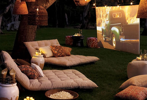 throwing-an-outdoor-movie-party_1