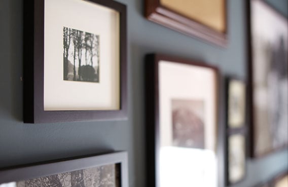 creating-a-frame-gallery-for-your-living-room_3