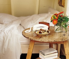 how-to-furnish-a-small-bedroom_2 how-to-furnish-a-small-bedroom_2
