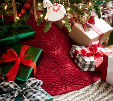 Tree Skirts & Collars