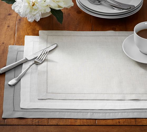 4 Pottery Barn linen  placemats red color is CR  New wo tag issue 