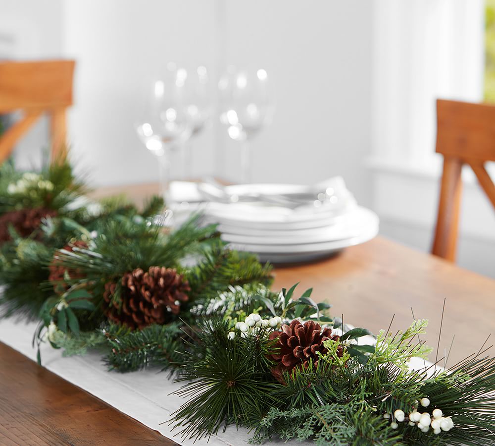 Pottery Barn Red Berry & Pine Home Decor 5’ Garland 