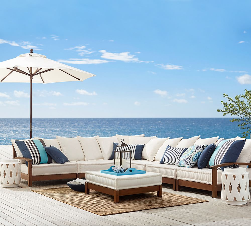 Leona Medallion Indoor/Outdoor Pillow Pottery Barn