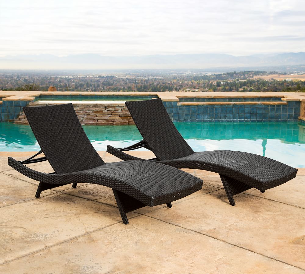 wicker chaise lounge set