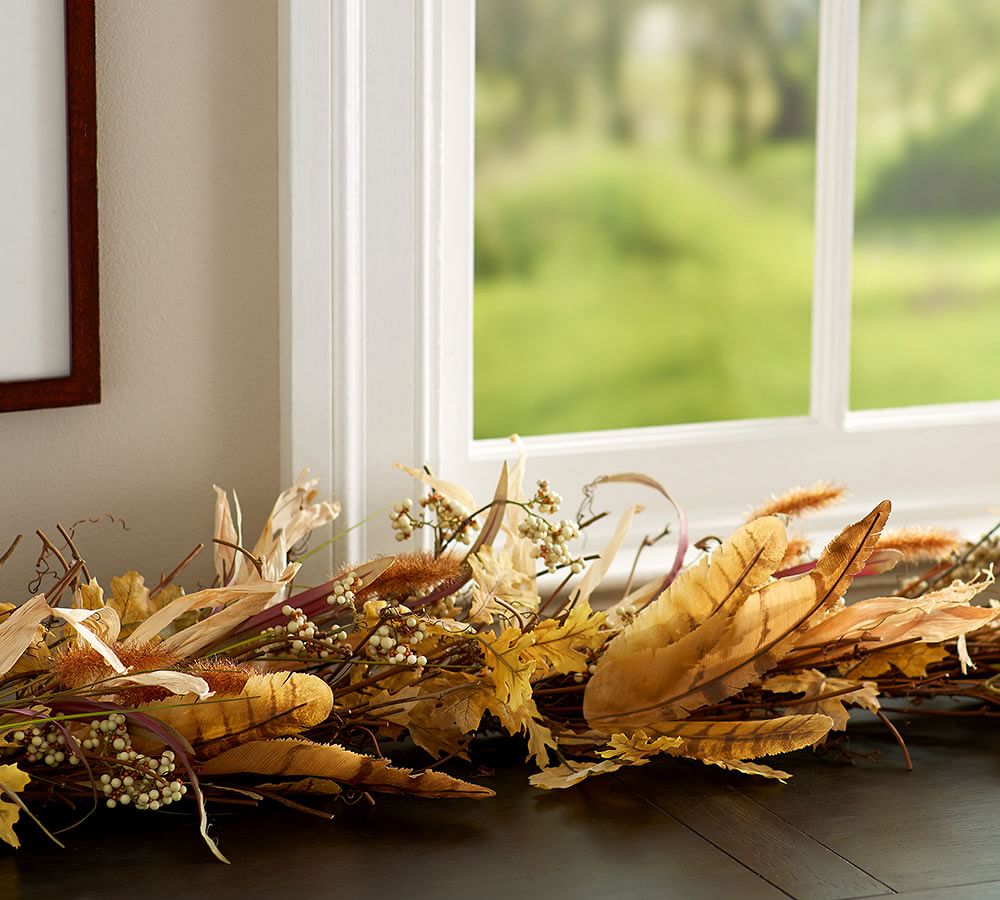 Corn Husk Wreath & Garland Decorative Objects Pottery Barn