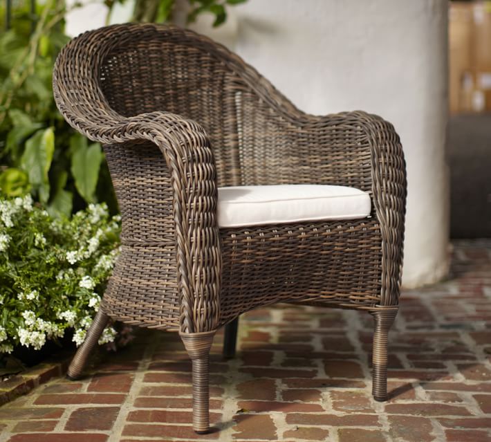 wicker roll arm chair