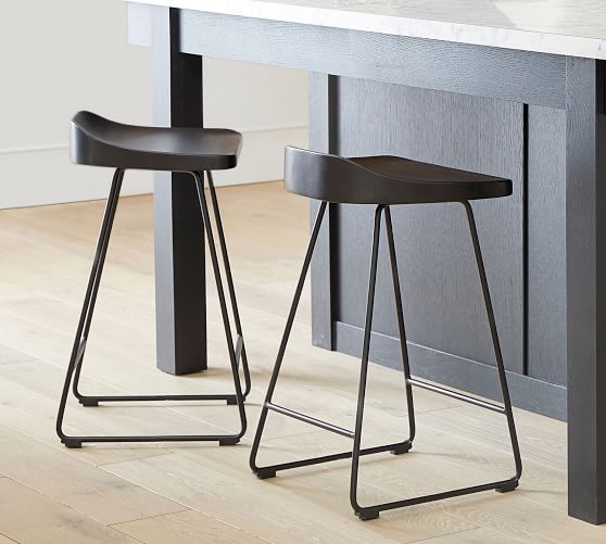 gray and wood bar stools