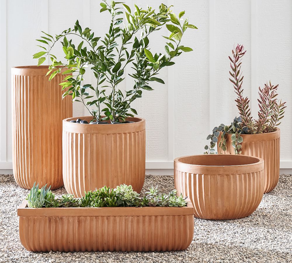 Image of Large terracotta pot with fluted design