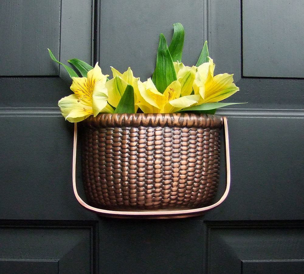 https://assets.pbimgs.com/pbimgs/rk/images/dp/wcm/202323/0112/open-box-nantucket-basket-door-knocker-l.jpg