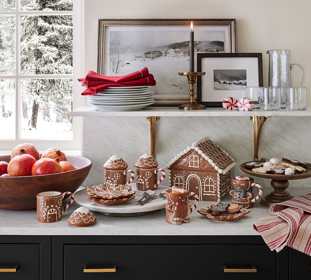 Williams Sonoma Mini Gingerbread House Mug Topper