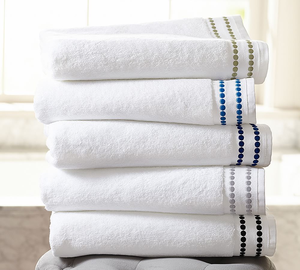https://assets.pbimgs.com/pbimgs/rk/images/dp/wcm/202332/1025/pearl-embroidered-700-gram-weight-bath-towels-l.jpg