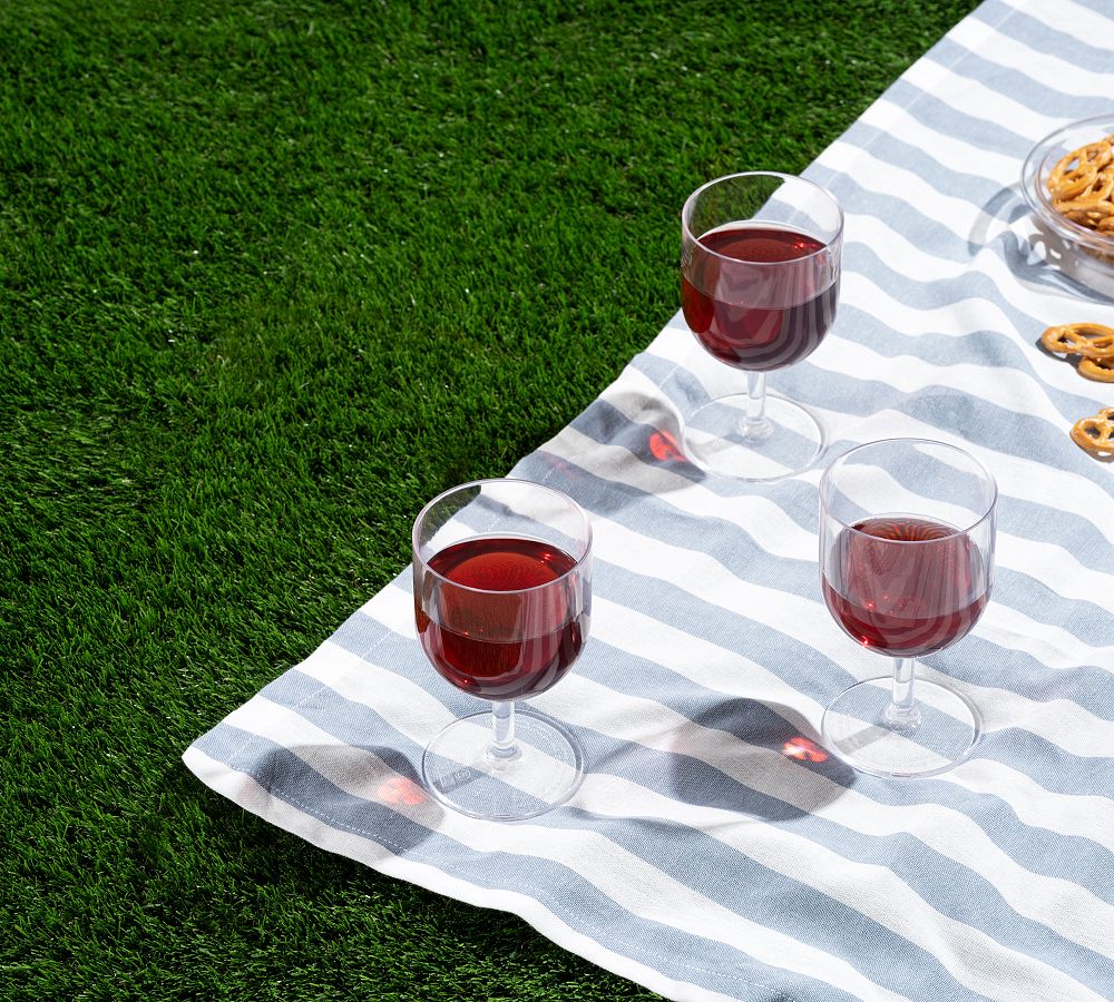 https://assets.pbimgs.com/pbimgs/rk/images/dp/wcm/202340/0700/bodum-oktett-outdoor-red-wine-glasses-set-of-6-l.jpg