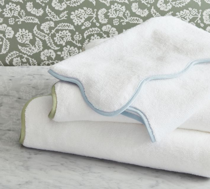 Scallop Pleat Hand Towel