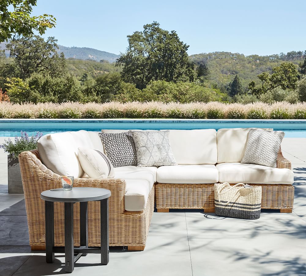 Huntington Wicker 5-Piece Slope Arm Outdoor Sectional