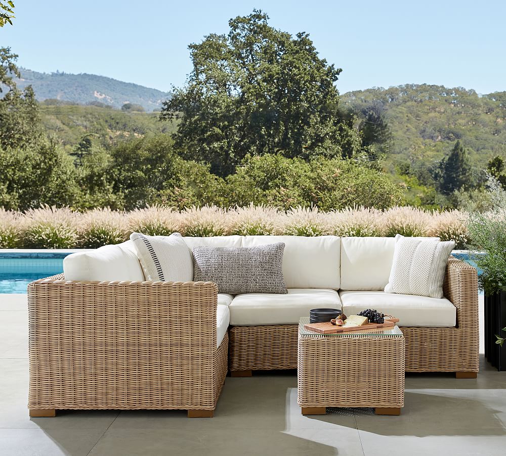 Huntington Wicker 5-Piece Loveseat U-Shaped Slope Arm Outdoor Sectional