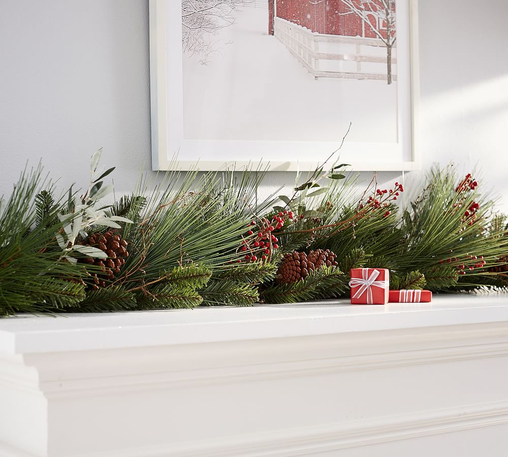Red Berry &amp; Pine Home Decor - Garland