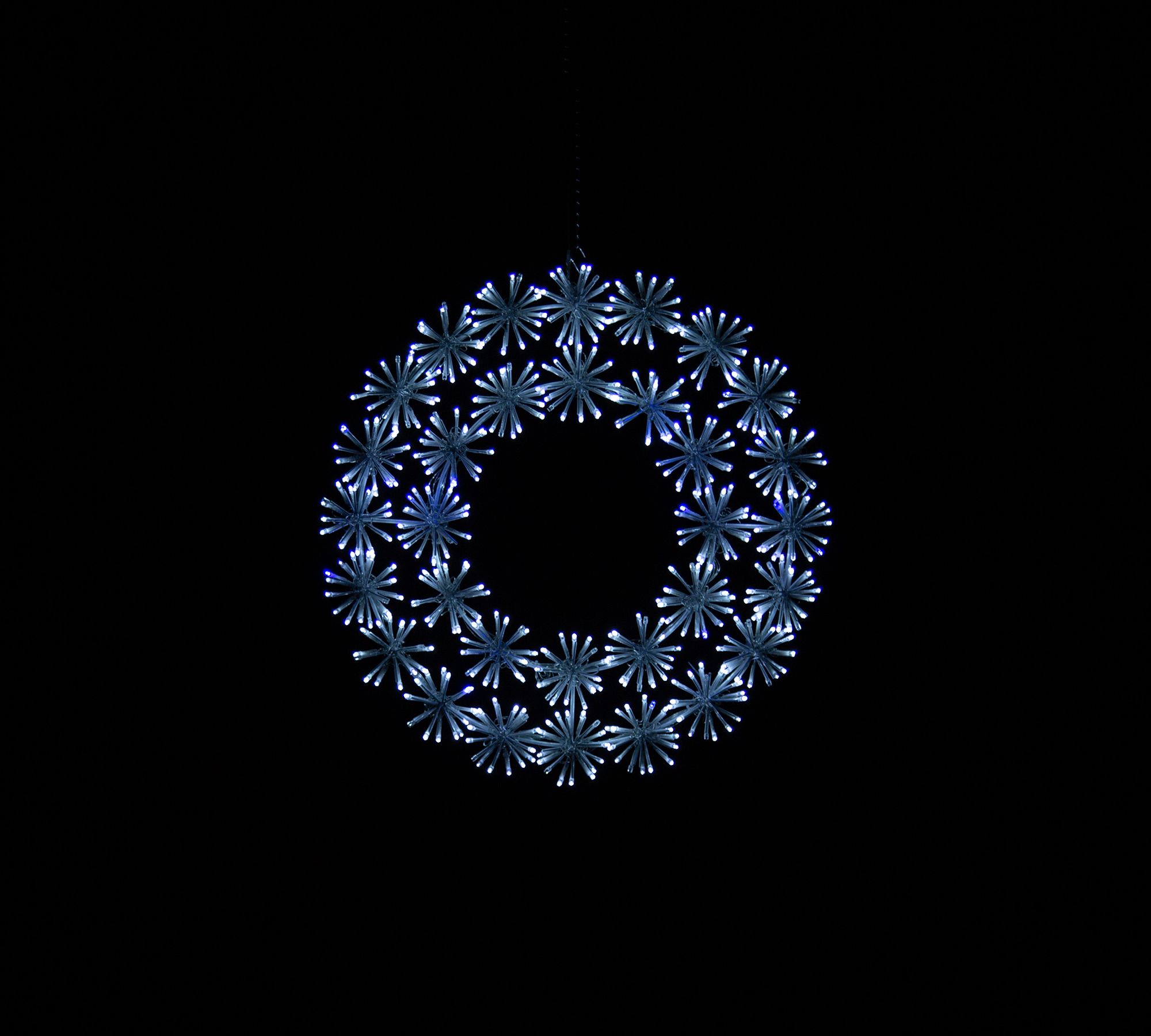 Lit Twinkling Cluster Wreath