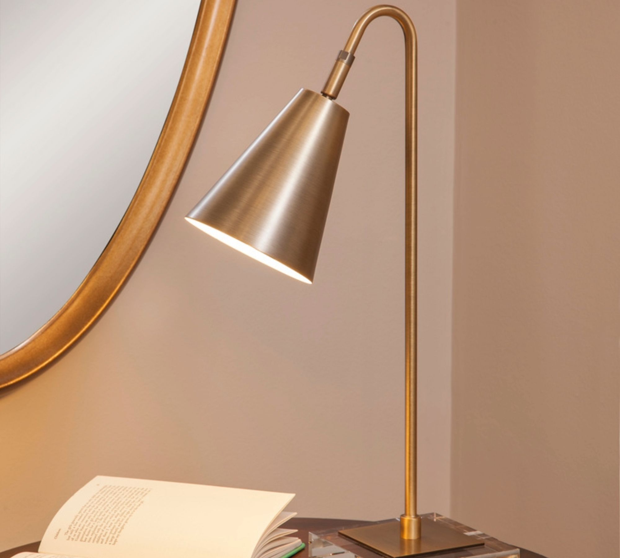 Berwyn Metal Table Lamp (21")