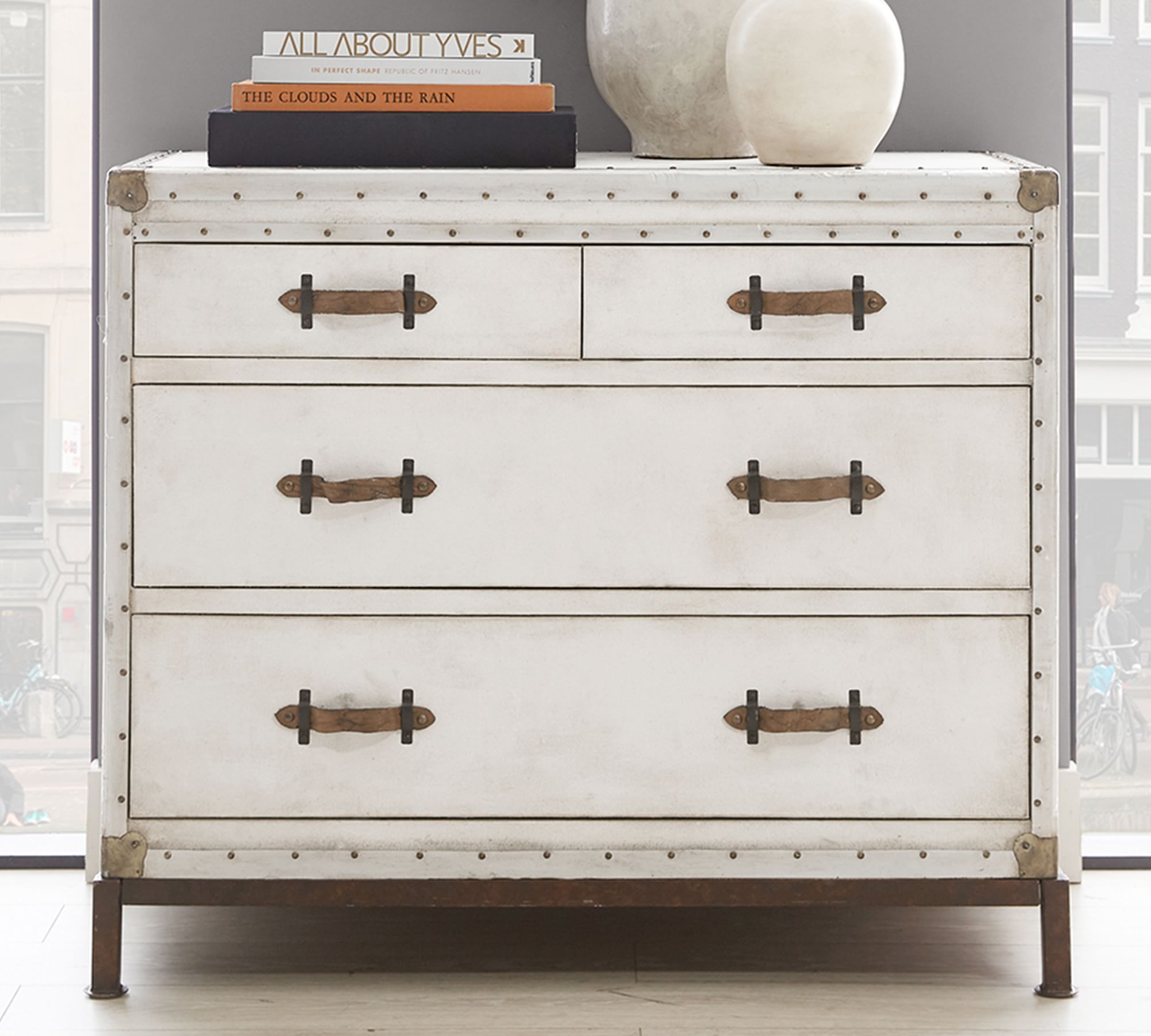 Ludlow Trunk 4-Drawer Dresser (42")