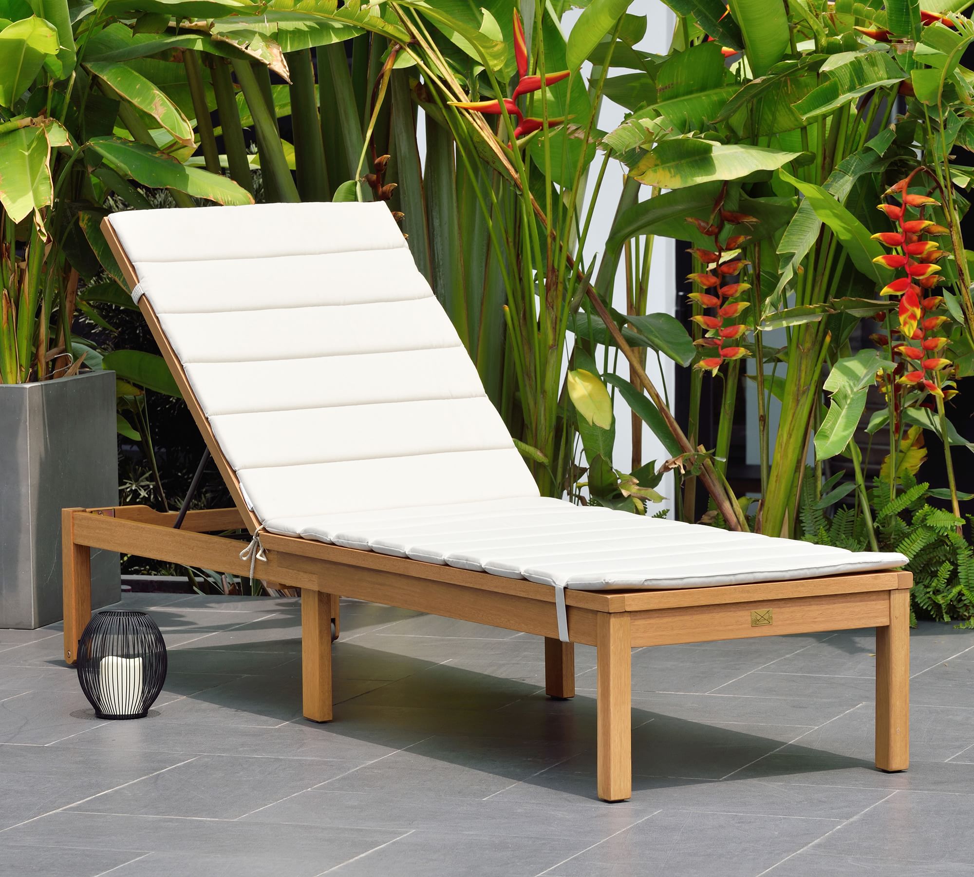 Dalton Outdoor Lounger with Cushion