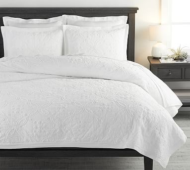 POTTERYBARN White Quilt discount Queen