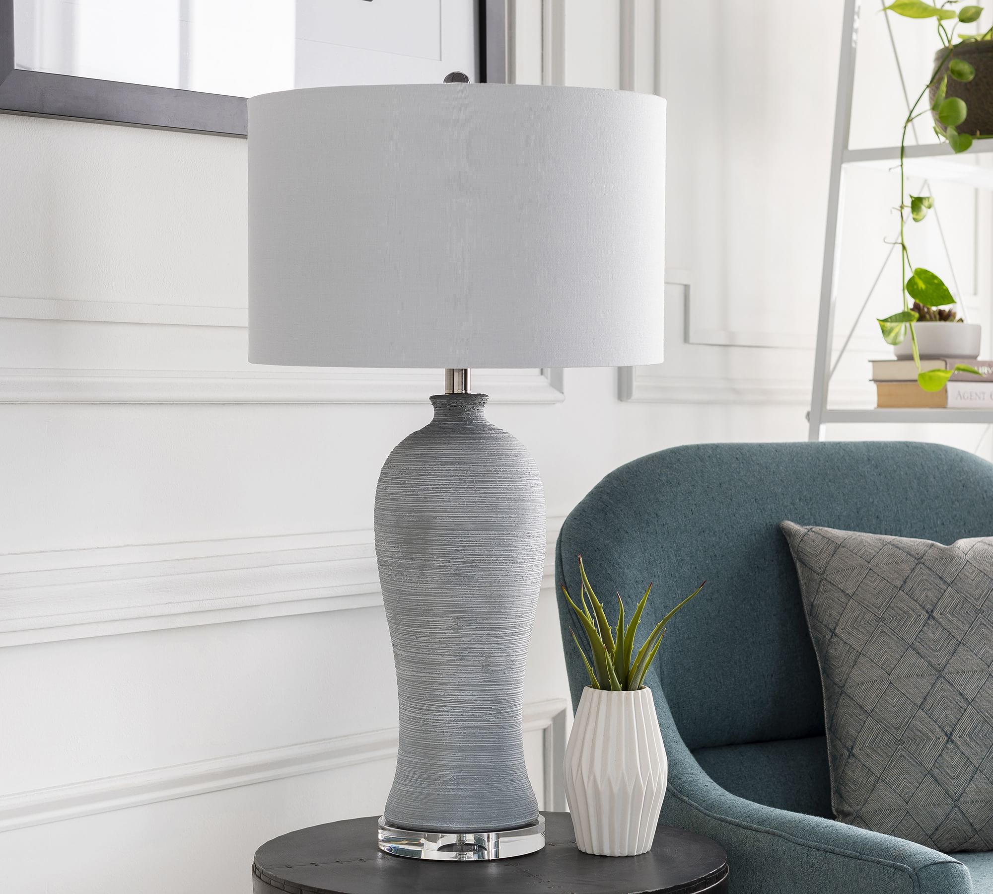 Alaunia Concrete Table Lamp (31")