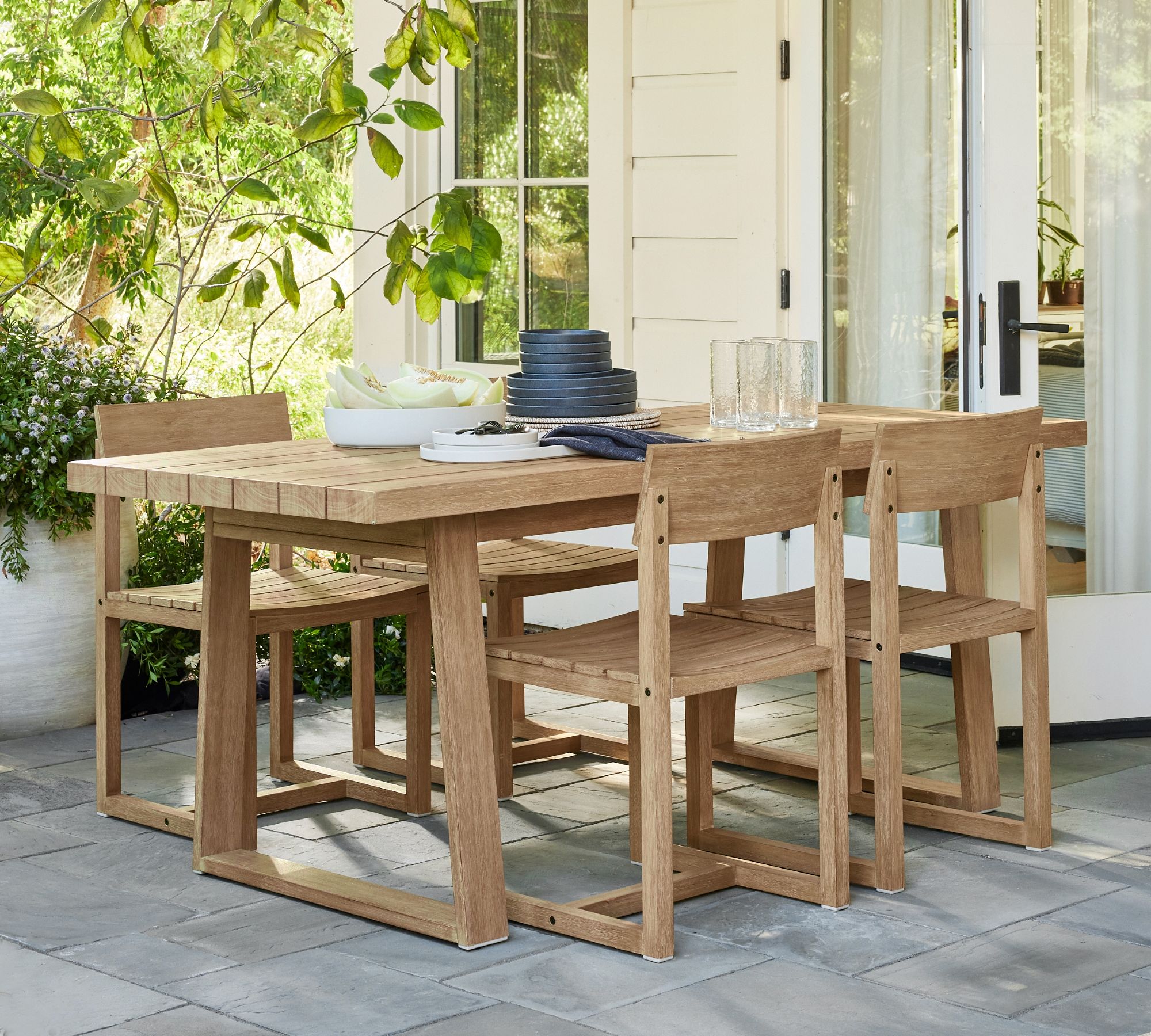 Monterey Extending Rectangular Outdoor Dining Table (72"-92")