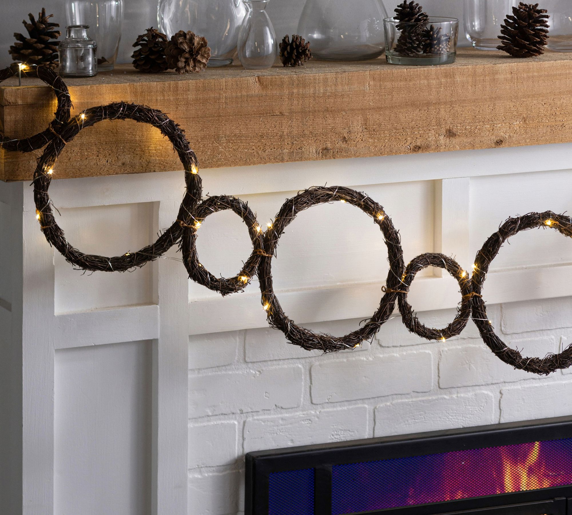 LED Grapevine Circle Garland