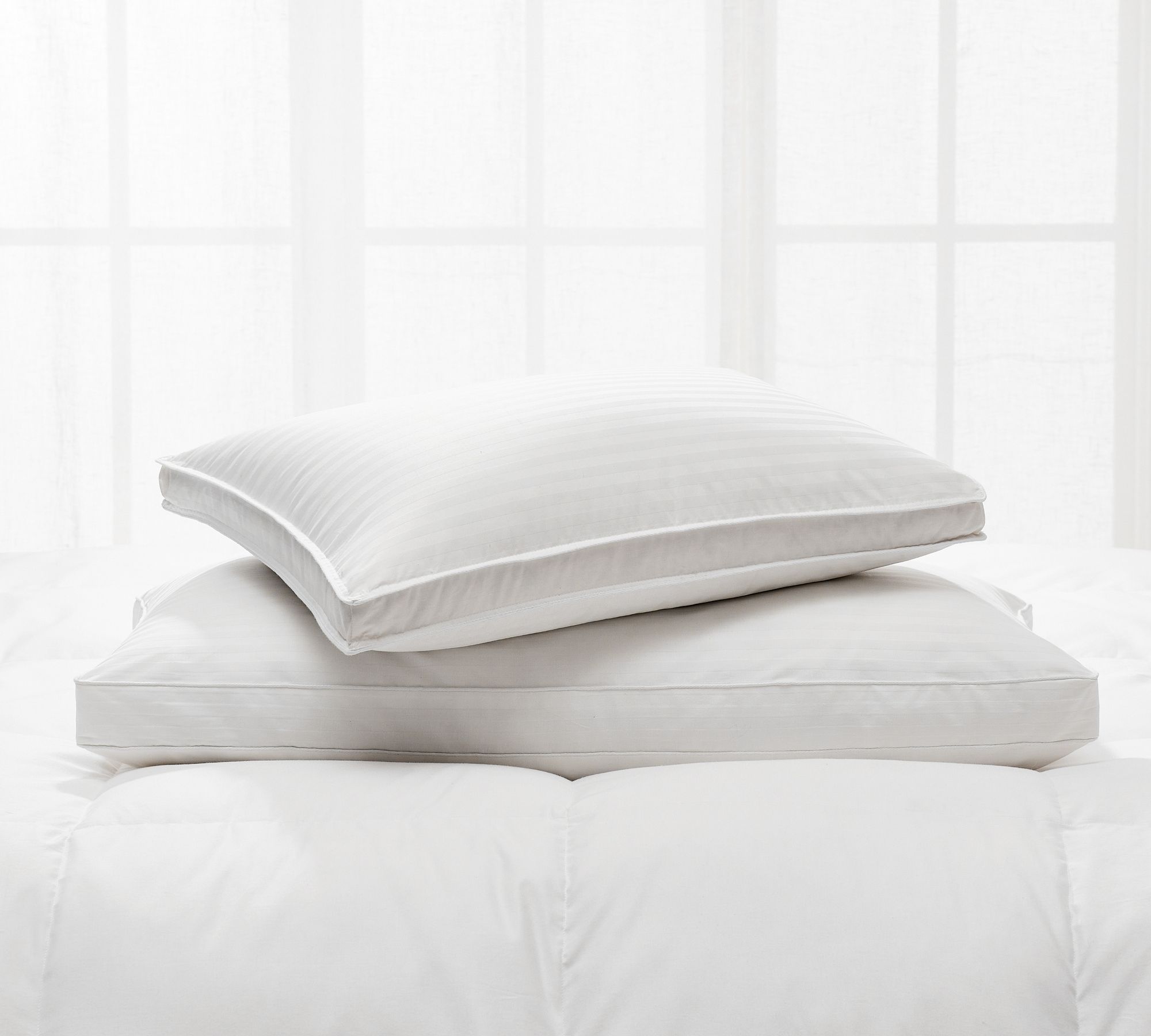 Classic 550 FP White Down Chamber Gusset Pillow