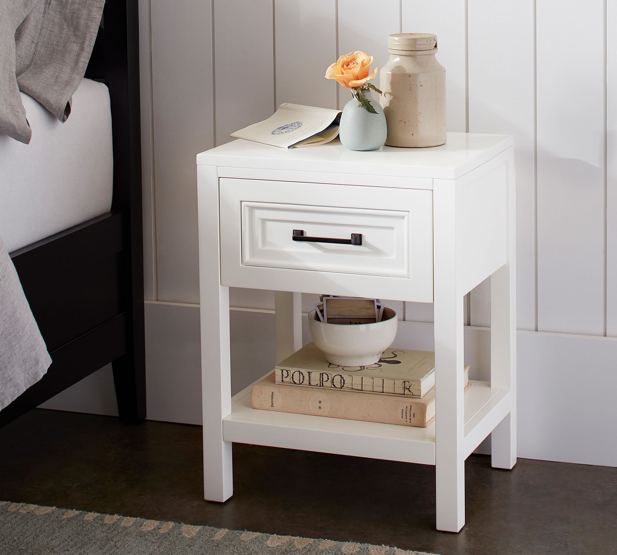 Sussex Nightstand (18")