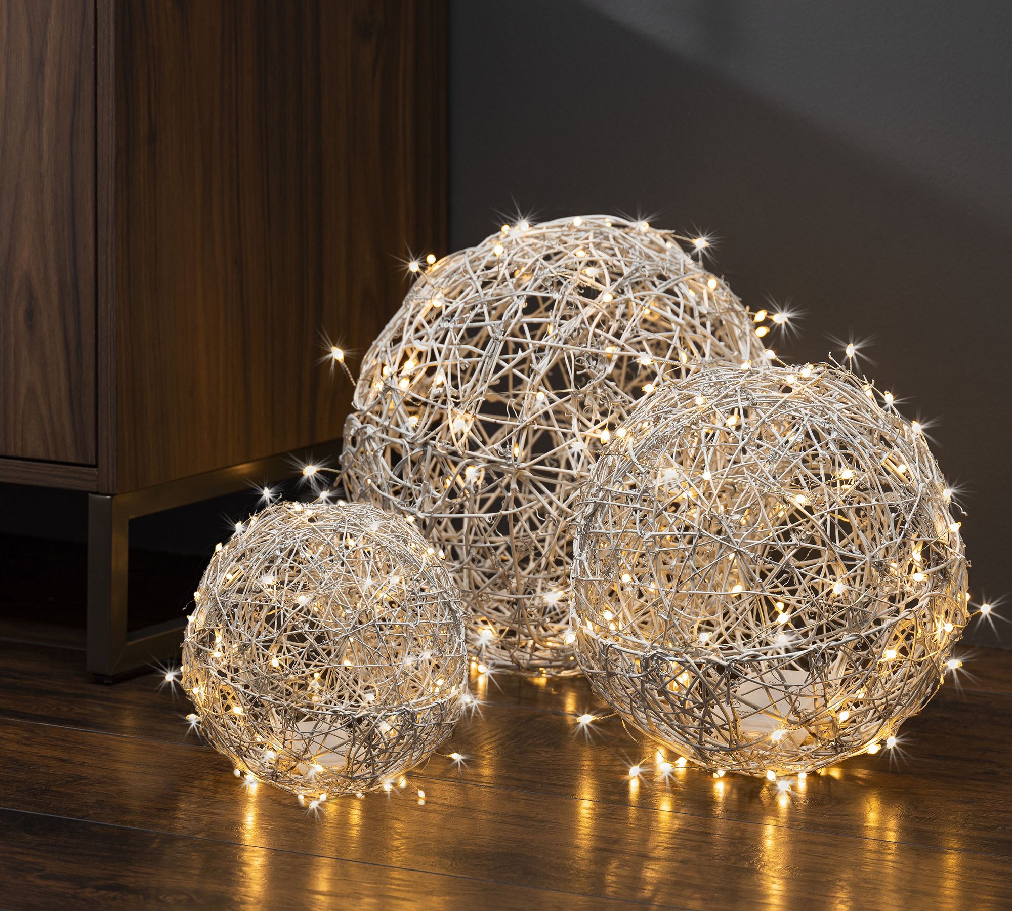 White Lit Vine Silver Spheres - Set of 3